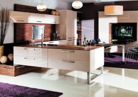 Na styl kuchni wpływa wygląd mebli. Proste, lakierowane nadają jej nowoczesny charakter. Zdobione, z drewna lub jego imitacji, pasują do tradycyjnej. Zobacz propozycje producentów; podajemy ceny standardowych frontów. <BR /> Meble kuchenne. Detroit, lakierowana płyta MDF, Mebel Rust, wycena indywidualna