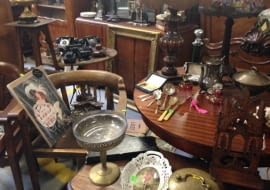 Targ antyków w Broniszach