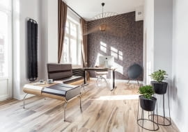 Salon z miejscem do pracy