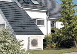 Powietrzna pompa ciepła nie wymaga skomplikowanej konserwacji. Serwisant powinien przynajmniej raz w roku oczyścić parownik i filtr