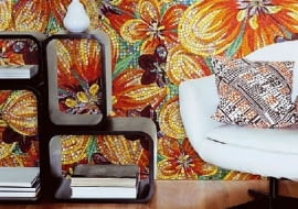 Kwiatowe, ogniste wzory szklanej mozaiki z kolekcji Flower Glass Tiles firmy Sicis.