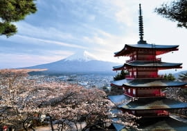 Kwitnące wiśnie, wyniosła pagoda i święta góra Fuji - to widok, który kojarzy się z Japonią
