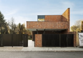Skinny House w Warszawie. Proj. PAWEL LIS ARCHITEKCI