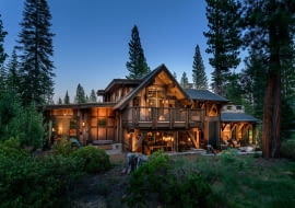 Rustykalne wnętrza domu za miastem, proj. Walton Architecture