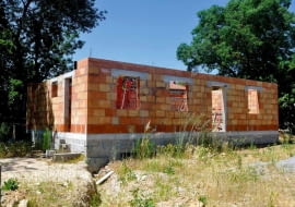 Czy sąsiad może opóźnić bądź wstrzymać budowę domu?