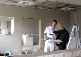 Remont domu. Przygotowanie do malowania ścian