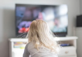 Kupujesz telewizor do salonu? Na te elementy powinieneś zwrócić uwagę