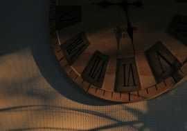 Zegary w stylu retro - klimat dawnych lat w nowoczesnym wnętrzu