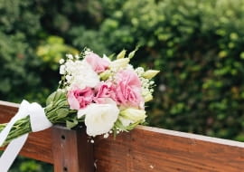 Slow wedding w ogrodzie