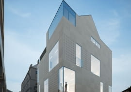 Lewitująca kamienica, Brzeg, Studio Amoeba