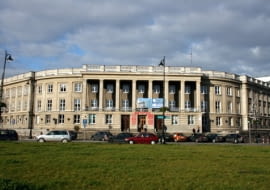 Szlak architektury PRL'u, Dom Partii, obecnie Uniwersytet w Białymstoku: Wydziały Filologiczny i Historyczno-Socjologiczny w Białymstoku
