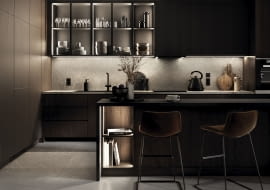 Oświetlenie to bardzo istotna kwestia podczas projektowania kuchni. Warto zaplanować jego różne rodzaje – funkcjonalne doświetli strefy robocze oraz wnętrza szuflad czy szafek, natomiast dekoracyjne uatrakcyjni wygląd zabudowy.