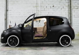 Renault Twingo w rekach artystów