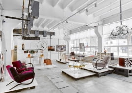 Zjawiskowy żyrandol Cubi z kryształowego szkła to dzieło czeskiego projektanta Filipa Houdka.