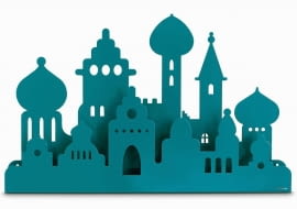 <B>Na sam widok kolorowych mebelków i drobiazgów, które bywają zarazem pomysłowymi zabawkami, każdemu dziecku od razu rozpromieni się buzia.</B> <BR />Wieszak, metal - 239 zł, dizajndladzieci.pl