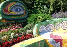 Ogród Gaudiego inspirowany twórczością katalońskiego architekta. Ogród wypełniają roślinny śródziemnomorskie bardzo intensywnie pachnące.