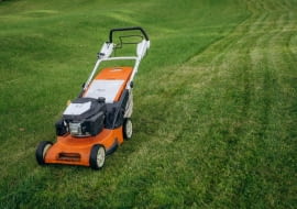 Jak wybrać idealną kosiarkę spalinową do swojego ogrodu?