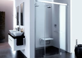 Szklane ścianki kabiny - by były czyste, po każdej kąpieli powinno się usuwać z nich wodę