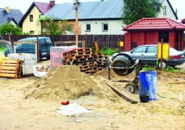 Bałagan na budowie - taką ekipę trzeba często kontrolować lub z niej zrezygnować