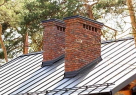 Jak wykonać obróbkę komina z cegły dziurawki?