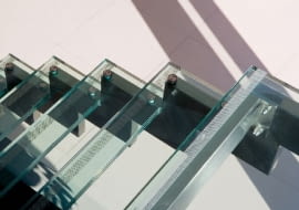 szklane schody,schody,szkło hartowane,konstrukcja schodów,szkło