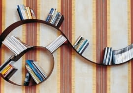 Półka na książki firmy Kartell - BOOKWORM