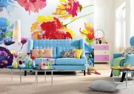 <B>Jedno jest pewne: nie przekwitną z nadejściem jesieni. Ich widokiem możesz się teraz cieszyć przez cały rok. Duże, przeskalowane kwiaty to jeden z modnych trendów w dekorowaniu wnętrz. </B> <BR />W pełni rozkwitu. Tapeta w duże barwne kwiaty z najnowszej kolekcji firmy Komar