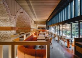 I miejsce w kategorii wnętrze publiczne w Konkursie Wnętrze Roku SAW 2023 zdobyła pracownia NOKE Architects. Nagrodzono projekt foodhallu w Browarach Warszawskich