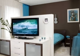 WNETRZA SYPIALNIA SCIANKA GIPSOWO - KARTONOWA DZIELAJACA SYPIALNIE OD CZESCI WYPOCZYNKOWEJ , TELEWIZOR