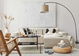 Przytulny biały salon