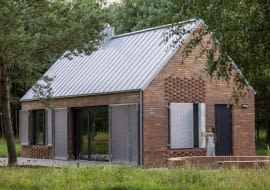 Nagroda Poland Urban Awards 2023. 1 miejsce w kategorii "Architektura mieszkaniowa" zdobył Dom Las na Kaszubach, zaprojektowany przez studio ọnụ.