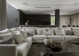 Dom pod Warszawą - elegancja, minimalizm i dużo czarnego koloru