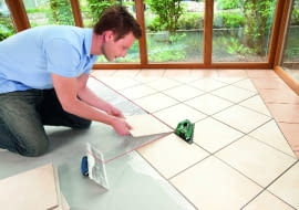 układanie płytek ceramicznych