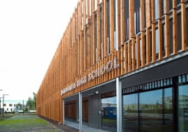 Akademeia High School przy ulicy Ledóchowskiej w Miasteczku Wilanów, projekt: medusa group