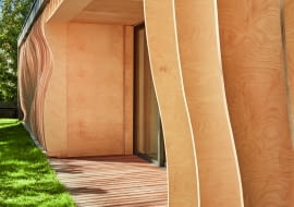 Dom z falującą elewacją