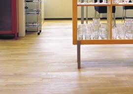 Classic, deska barlinecka, jesion, 20,7 x 220 cm, gr. 1,4 cm, 160 zł/m kw., Barlinek