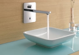 Bateria Zenta E, ścienna podtynkowa, bezdotykowa, do wyboru dwie długości wylewki, około 562 zł, Kludi