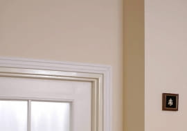 16.12.2004 WARSZAWA DLA MIESIECZNIKA CZTERY KATY KROK PO KROKU PRZYKLEJANIE OZDOBNEJ LISTWY STYROPIANOWEJ (SZTUKATERIA) DO SUFITU GOTOWY EFEKT FOT. LUKASZ ZANDECKI / AGENCJA GAZETA PUBLIKACJA CZTERY KATY NR 8 (166) - 8.2005 SLOWA KLUCZOWE: REMONTY BUDOWNICTWO ZDJĘCIE DO WKŁADKI: PUBLIKACJA CZTERY KATY NR 8 (166) - CZASOPISMA