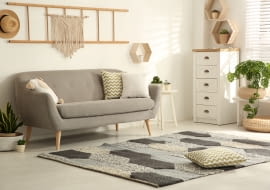 Sofa do salonu: rozkładana czy nie?