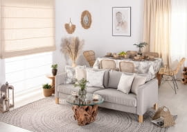 Stolik kawowy Timur jest na tyle dekoracyjny, że najlepiej zestawić go z prostą, minimalistyczną sofą – to on jest tu gwiazdą.