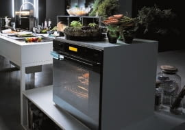 Innowacyjny piekarnik, którego premiera miała miejsce podczas targów Eurocucina w Mediolanie. Dzięki aplikacji myMenu można nim zdalnie sterować za pomocą smartfonu lub tabletu, myMenu, 5999 zł, Franke, www.franke.pl