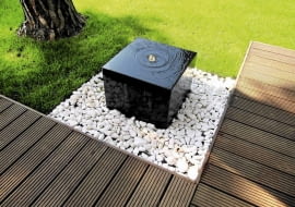 Fontanna - kostka granitowa w komplecie ze zbiornikiem i pompą, ok. 3900 zł, Chronos