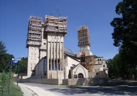 Kościół św. Franciszka z Asyżu i św. Klary w Tychach. Proj. Stanisław Niemczyk