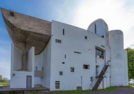 Kaplica w Ronchamp, Francja, proj. Le Corbusier, 1950-1955