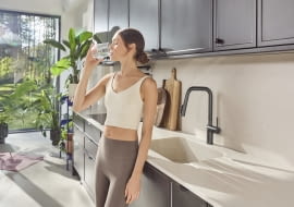 Pozbądź się plastiku ze swojej kuchni, czyli o tym jak bateria filtrująca wodę wywraca codzienne nawyki do góry nogami