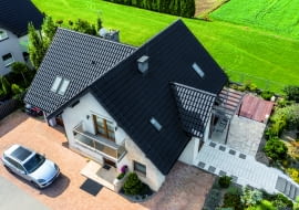 dach dachy dach stromy dachy strome trendy pokrycie dachowe budowa domu 2021 blachodachówka blacha na dach blachodachówki modułowe blachodachówki moduły panele panelówki