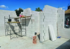 budowa domu zmiana materiału ścian zewnętrznych zmiana materiału na ściany domu zmiana grubości ścian zewnętrznych energooszczędność zmiana grubości muru zmiana grubości izolacji termicznej zmiana w trakcie budowy zmiany na budowie zmiany w trakcie budowy