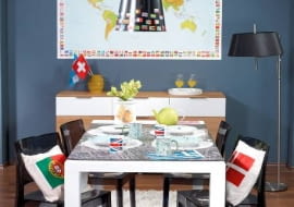 16.07.2010 WARSZAWA , WNETRZA - JADALNIA , SESJA KOLOR I WZOR , TEMAT GEOGRAFIA ( MAPY ) ,