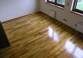 podłoga lakierowana, iroko