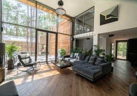 Tak mieszka Maciej Maniewski, prowadzący program „Afera fryzjera"